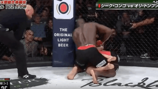 Bellator 172 - Cheick Kongo l’emporte face à Oli Thompson et file vers le titre