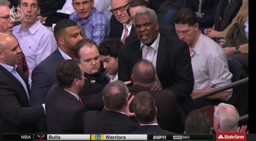 La légende des Knicks, Charles Oakley, expulsée et arrêtée au MSG
