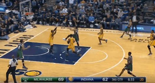 Giannis Antetokounmpo vient de réussir un dunk venu d’ailleurs