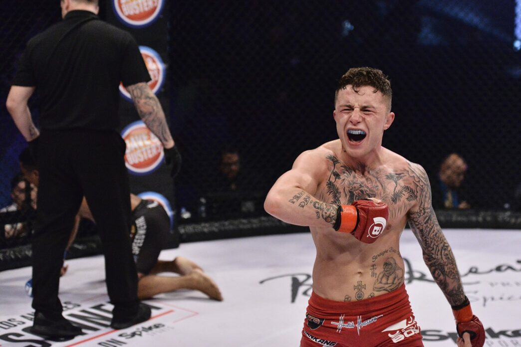 James Gallagher – joue là comme Conor McGregor