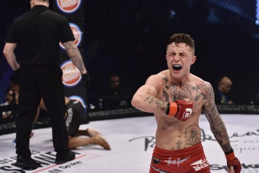 James Gallagher – joue là comme Conor McGregor
