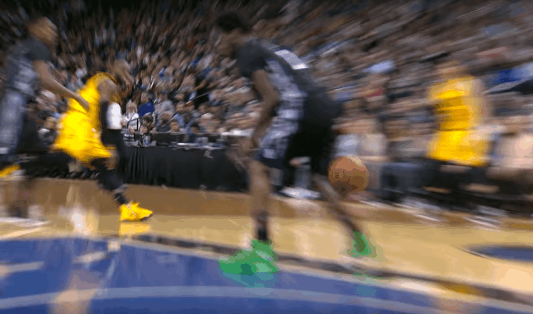 La passe incroyable de LeBron James pour Derrick Williams