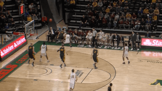 NCAA - Kabellis empêche la balle de sortir…et marque contre son camp