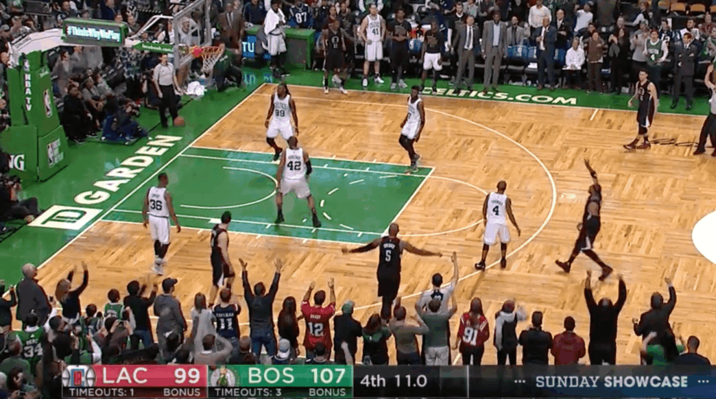 Paul Pierce claque les trois derniers points du match, le TD Garden explose