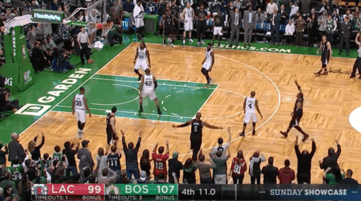 Paul Pierce claque les trois derniers points du match, le TD Garden explose