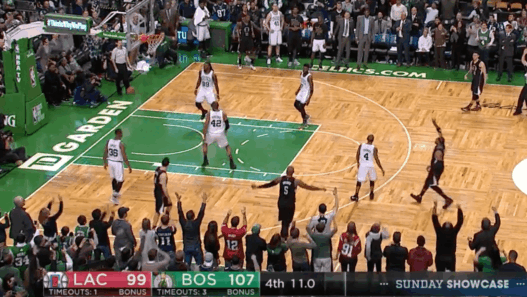 Paul Pierce claque les trois derniers points du match, le TD Garden explose