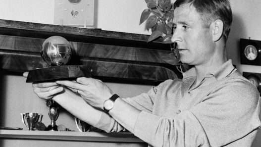 Raymond Kopa - businessman, résistant et première icône du Foot Français