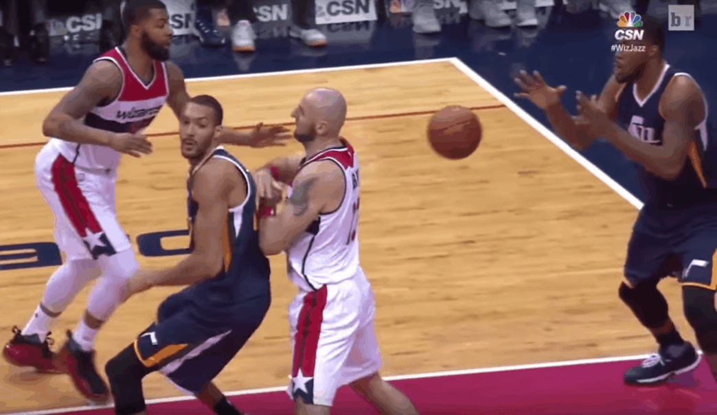 Rudy Gobert et sa passe « magic » pour Derrick Favors