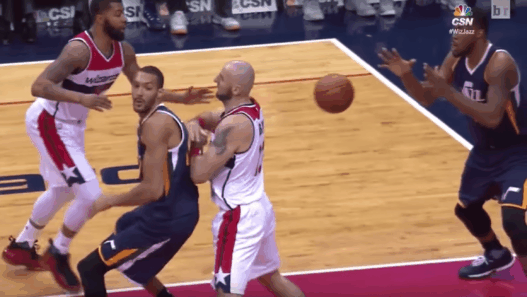 Rudy Gobert et sa passe « magic » pour Derrick Favors