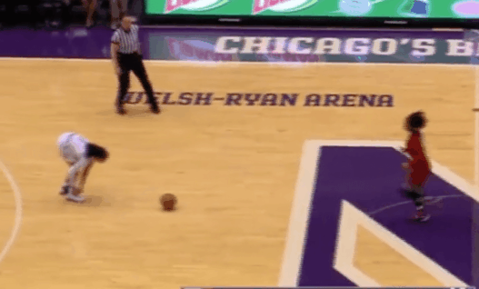 Turnover le plus stupide : faire ses lacets pendant le match