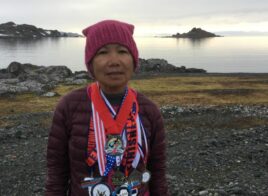 À 70 ans, Chau Smith court 7 marathons en 7 jours sur 7 continents
