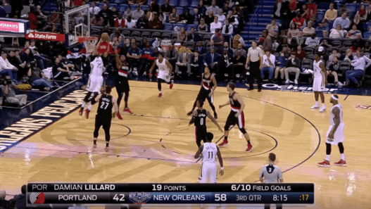 Gros alley-oop de DeMarcus Cousins pour un dunk à 180° d’Anthony Davis