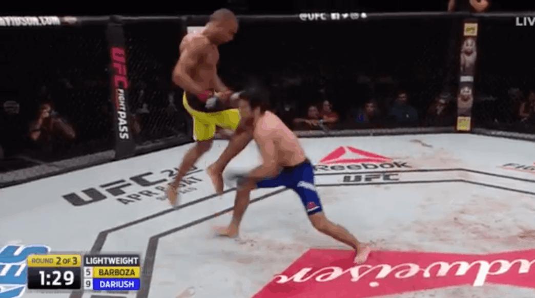Edson Barboza explose Beneil Dariush avec l’un des KOs de l’année