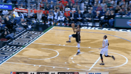 Giannis Antetokounmpo claque un windmill venu d’ailleurs