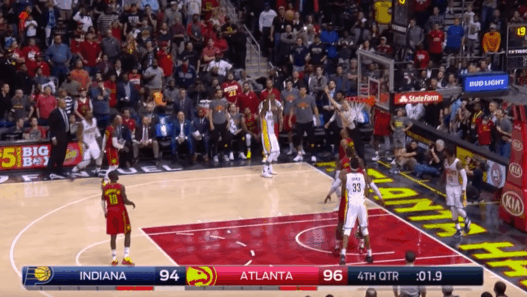 Glen Robinson III envoie le Game-Winner après un magnifique mouvement collectif