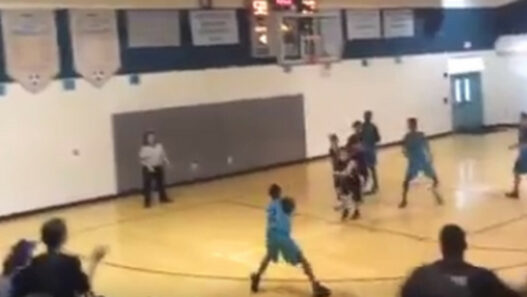 À 13 ans, sans bras, Jamarion Styles tape le buzzer beater à trois points