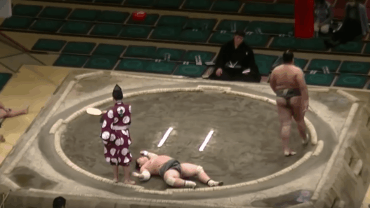 Un KO après une seconde dans un combat sumo