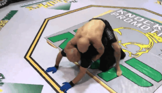 KOP 54 - Joseph Nehm étrangle l’arbitre après avoir été mis KO