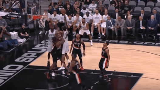 Oui, Kawhi Leonard envoie aussi des gros dunks