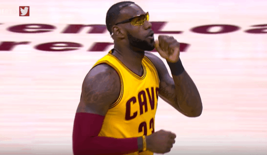 LeBron James n’aura joué que 8 minutes 30 avec ses lunettes