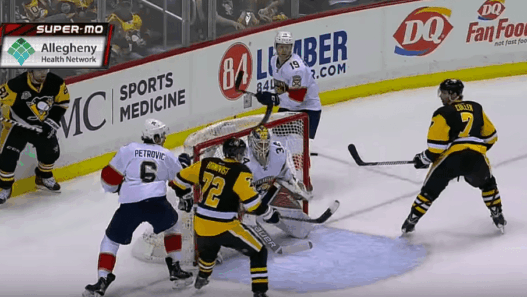 Patric Hornqvist et Phil Kessel réussissent le alley-oop contre les Panthers