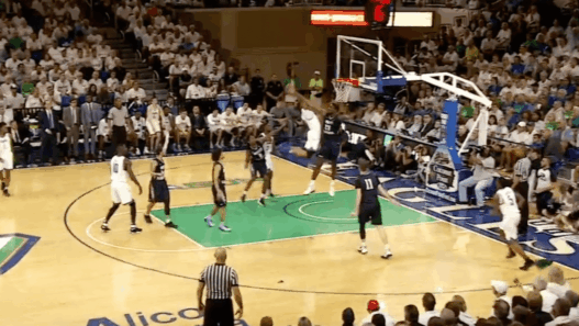 Rayjon Tucker posterize salement son adversaire et l’horloge