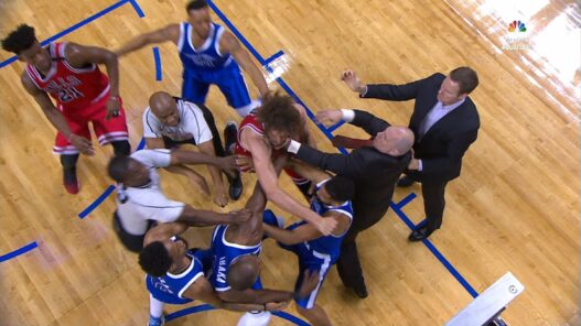 Bagarre entre Robin Lopez et Serge Ibaka – à base de parpaings