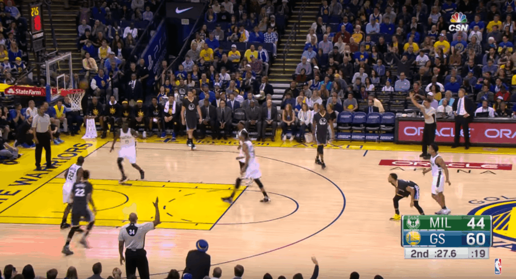 Stephen Curry se réveille contre les Milwaukee Bucks