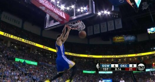 L’air de rien, Stephen Curry a réalisé son premier dunk de la saison