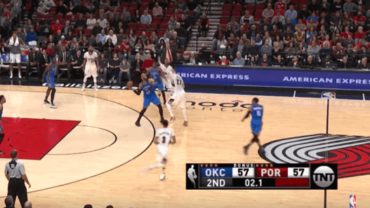 Taj Gibson envoie la bombe du jour à trois points contre les Blazers