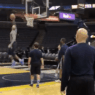 Vince Carter enchaîne tir du milieu de terrain et dunk à 360°