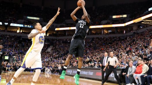 Les Warriors s’inclinent face aux Wolves d’un très bon Wiggins