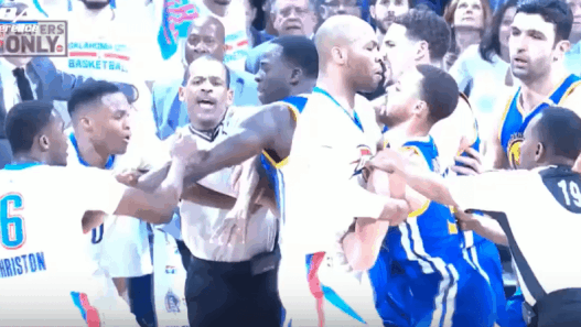 La bagarre entre Stephen Curry et Semaj Christon