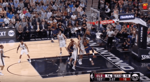 Le bloc tout en facilité de Kawhi Leonard sur LeBron James
