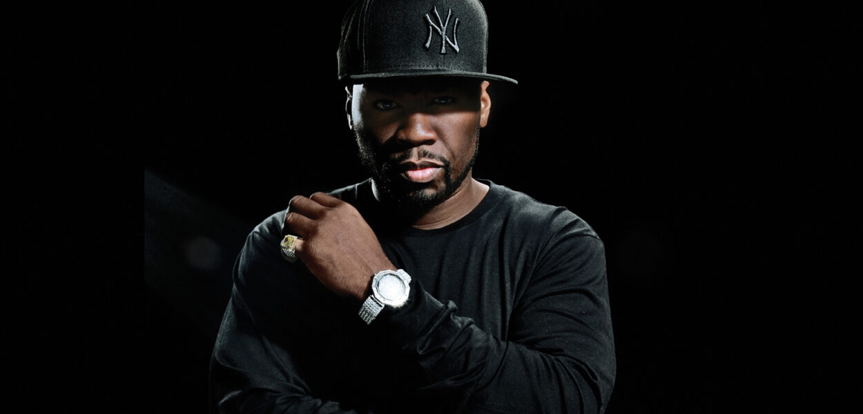 En plein concert, 50 Cent frappe une fan, puis l’invite à twerker