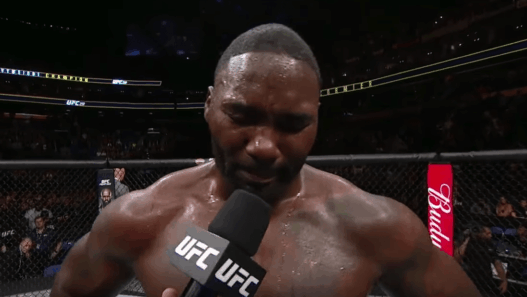 Anthony Johnson annonce sa retraite au bord des larmes – la départ d’un roi sans couronne