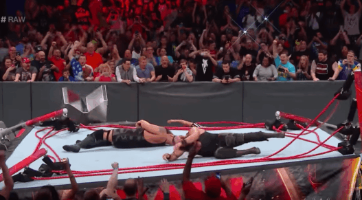 Braun Strowman et le Big Show ont éclaté le ring du Raw