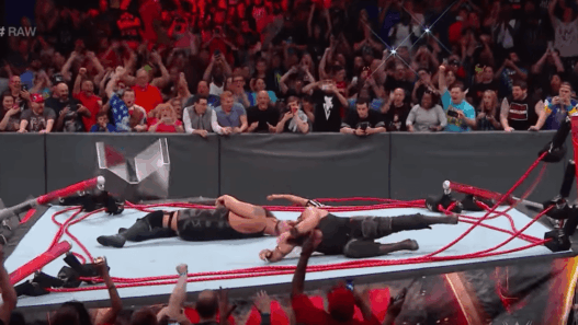 Braun Strowman et le Big Show ont éclaté le ring du Raw