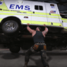 Braun Strowman balance une ambulance avec Roman Reigns dedans