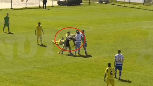 Les joueurs de Canelas 2010 font un carnage : arbitre KO sur coup de genou et nez pété