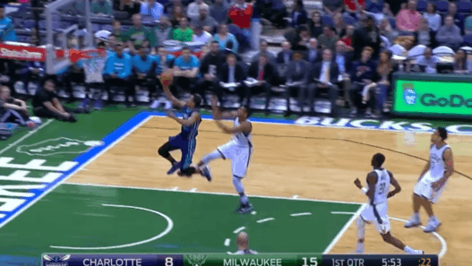 Le Chasedown Block de Giannis Antetoukounmpo sur Brian Roberts