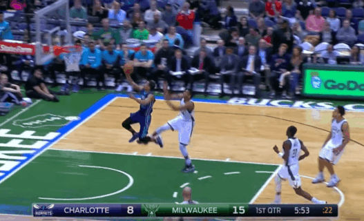 Le Chasedown Block de Giannis Antetoukounmpo sur Brian Roberts