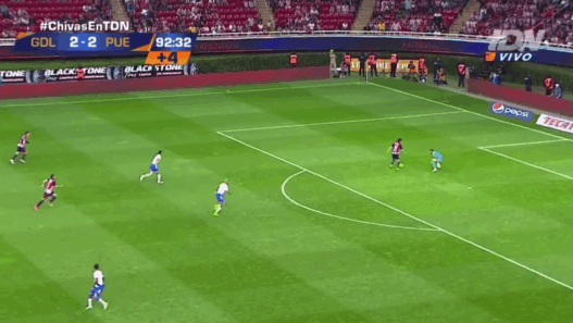 Cristian Campestrini oublie complètement l’attaquant dans son dos à la 93e