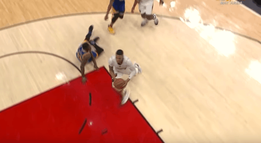 Damian Lillard a salement crossé Draymond Green