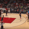 La grosse action à 4 points de Damian Lillard contre les Suns