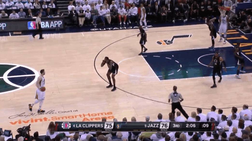 DeAndre Jordan chambre Gordon Hayward et se fait rouler dessus