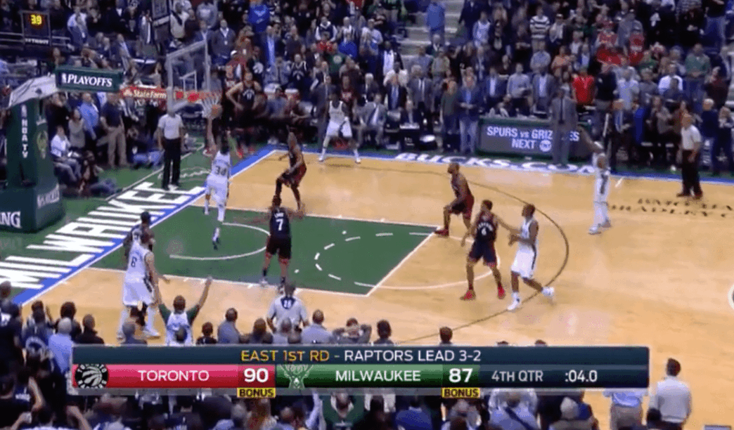 Le dunk incompréhensible de Giannis Antetokounmpo dans le money-time