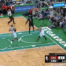 Dwyane Wade bloqué par le cercle contre les Boston Celtics