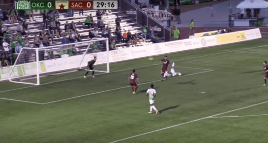 Touche en salto et retourné acrobatique : l'Energy FC vient de marquer le but de l’année