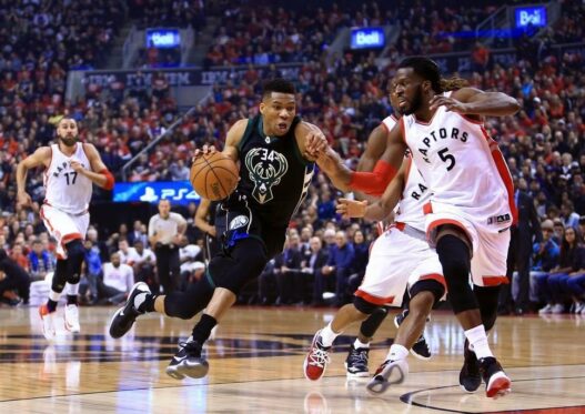 Giannis Antetokounmpo et les Bucks gèrent les Raptors